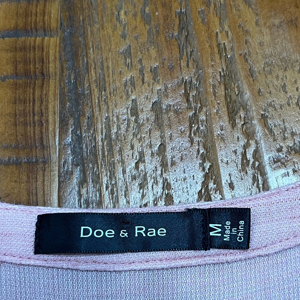 Doe & Rae Ruffle Cap Sleeve Button Down Top Size Medium - Picture 11 of 14